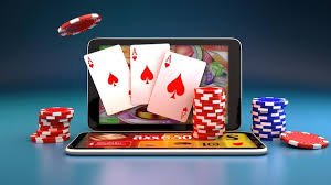 Giao diện cá cược Slot Online và Live Casino trên kuwi dành cho người Việt